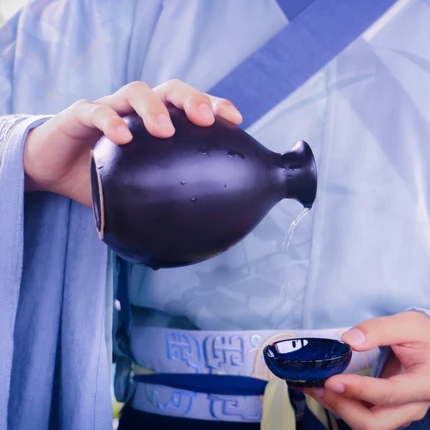 文藝品酒男生頭像，唯美古風(fēng)真人頭像