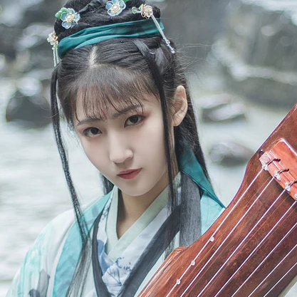 青玉流帶劍少女頭像，唯美古風(fēng)真人頭像