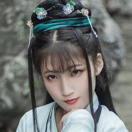 青玉流帶劍少女頭像，唯美古風(fēng)真人頭像
