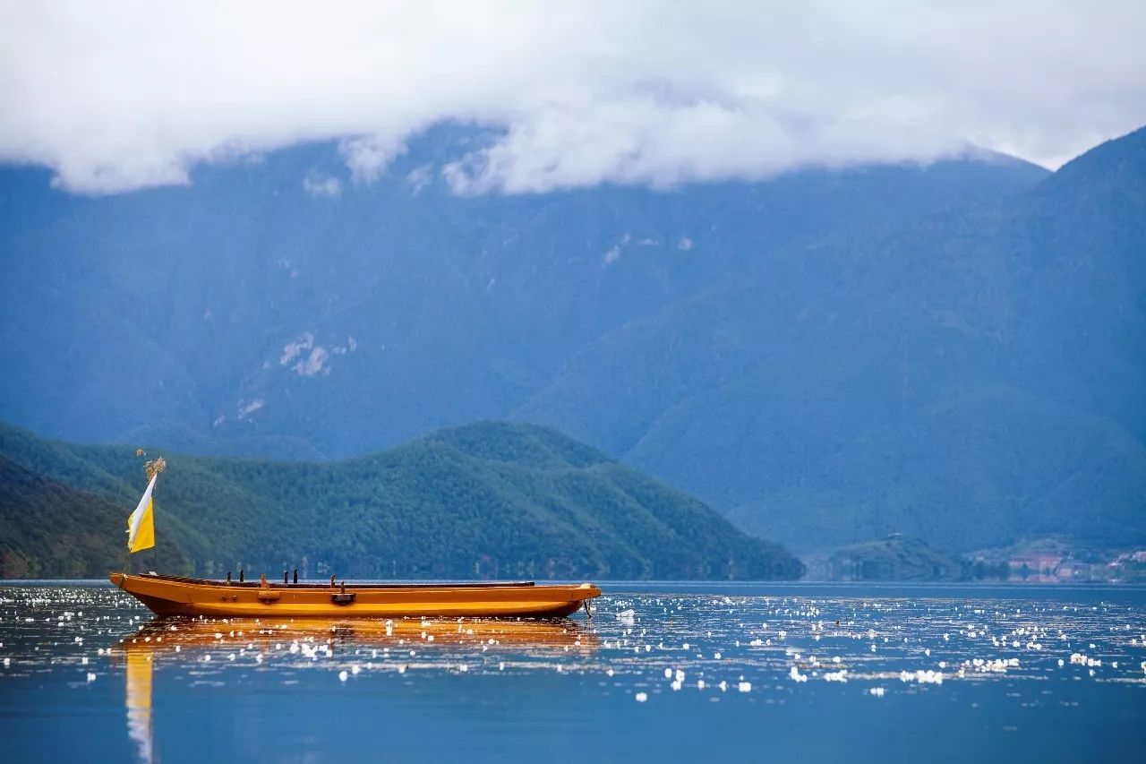 瀘沽湖·野火集，時(shí)光匆忙別錯(cuò)過(guò)年輕的瘋狂