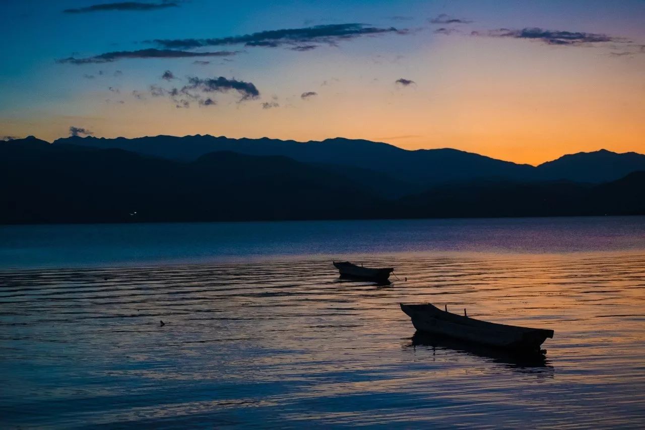 瀘沽湖·野火集，時(shí)光匆忙別錯(cuò)過(guò)年輕的瘋狂