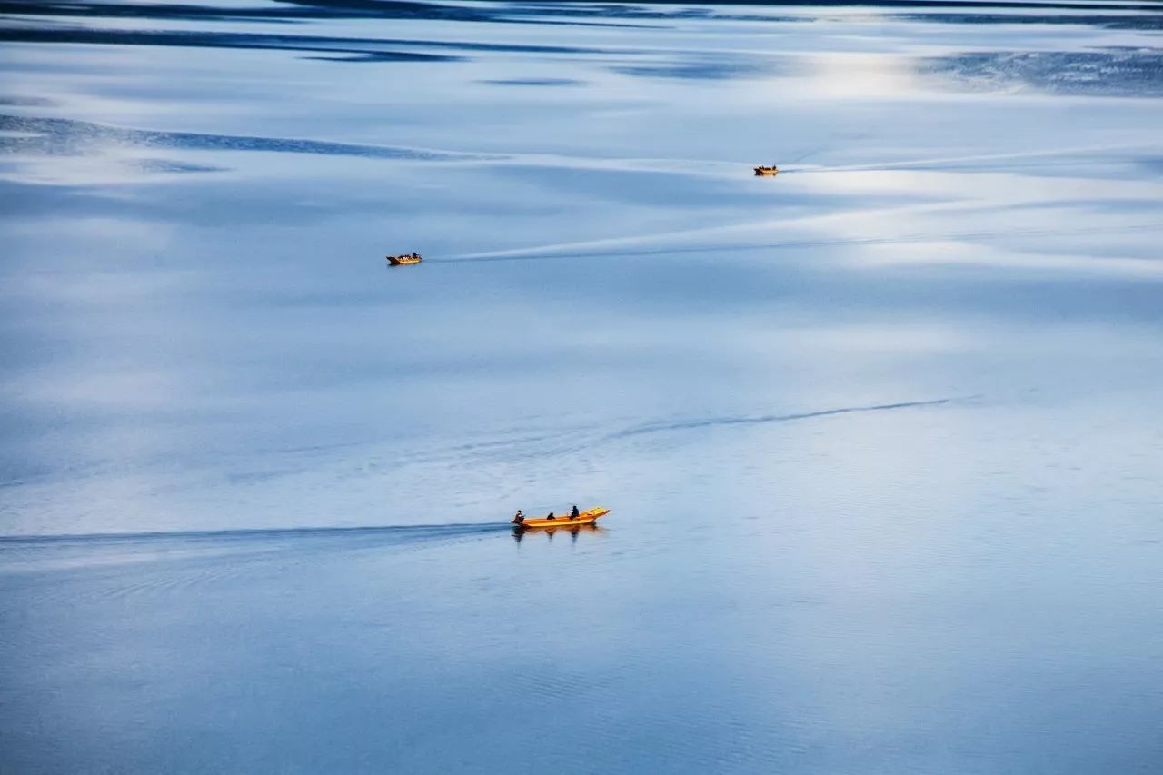 瀘沽湖·野火集，時(shí)光匆忙別錯(cuò)過(guò)年輕的瘋狂