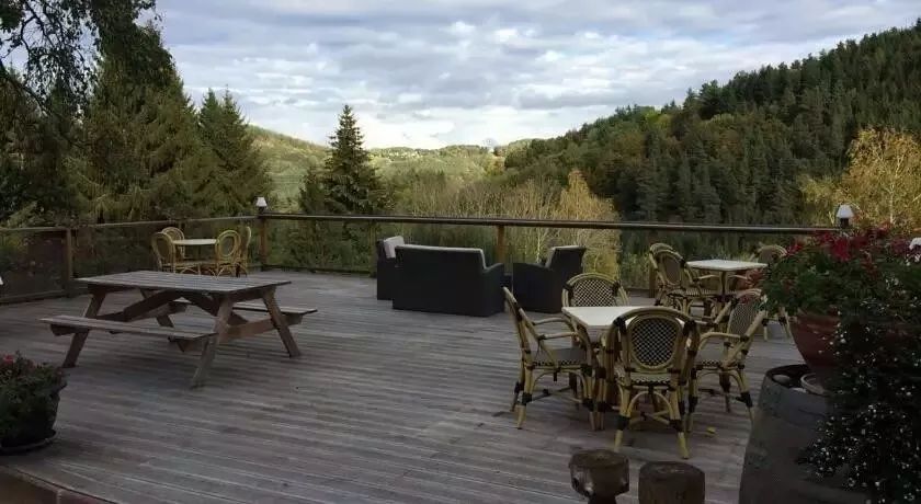 驚呆了，雞窩豬舍馬廄牛棚羊圈變民宿!