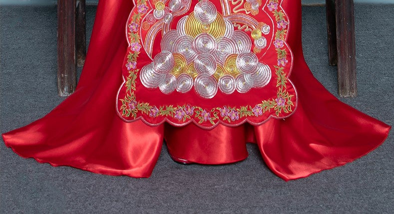 家佳樂文學(xué)高貴刺繡嫁衣，新娘結(jié)婚中式禮服