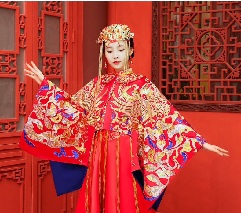 古典高貴刺繡新娘禮服，拖尾結(jié)婚中式禮服