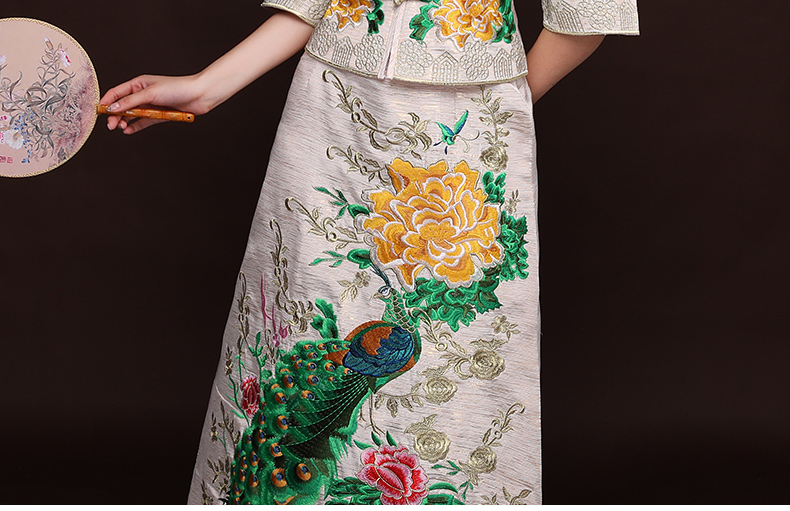 家佳樂文學孔雀牡丹秀禾服，米白色新娘中式禮服