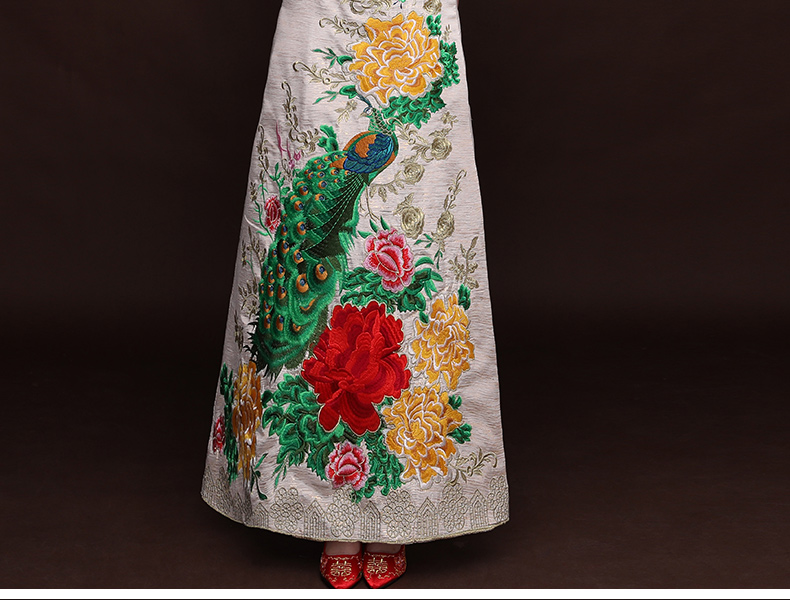 家佳樂文學孔雀牡丹秀禾服，米白色新娘中式禮服