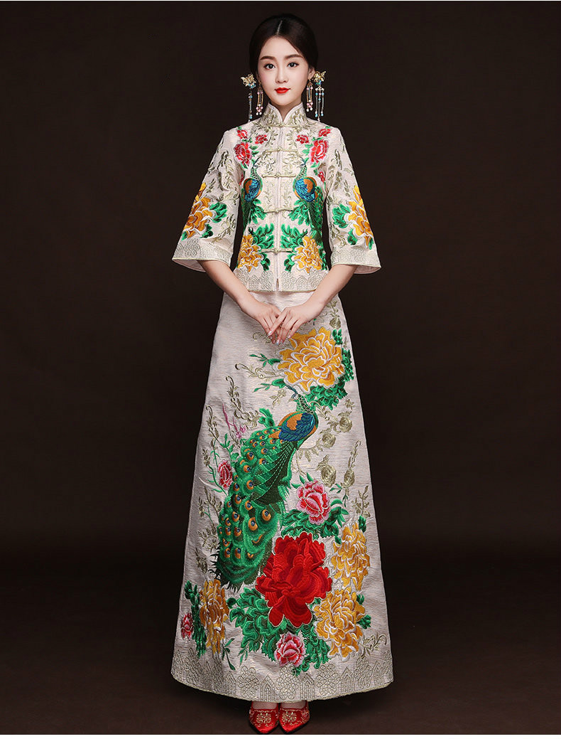 家佳樂文學孔雀牡丹秀禾服，米白色新娘中式禮服