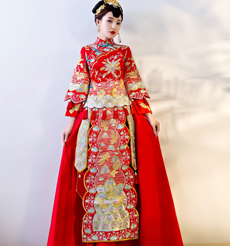 端莊斜襟新娘禮服，精美刺繡中式禮服