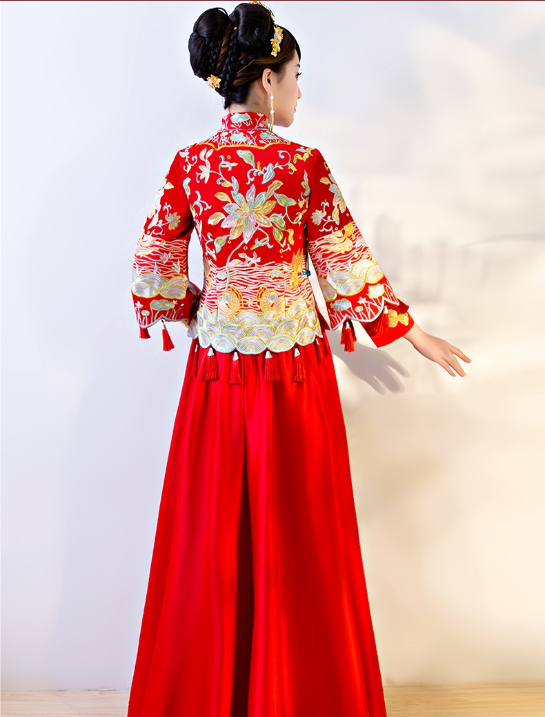 端莊斜襟新娘禮服，精美刺繡中式禮服