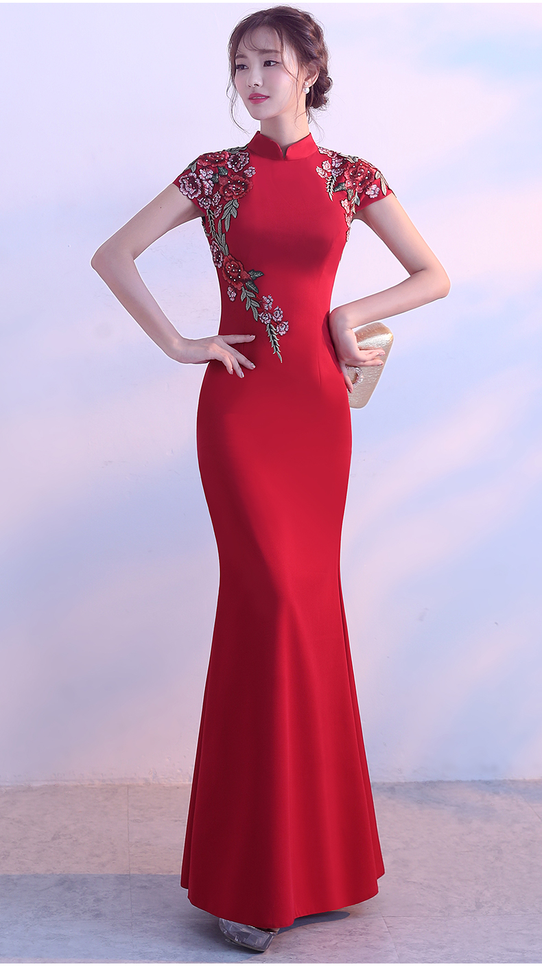 紅色刺繡貼花中式禮服，修身魚(yú)尾長(zhǎng)款晚禮服