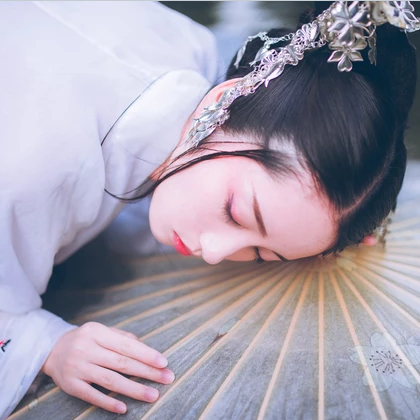 清秀女生頭像，唯美古風真人頭像