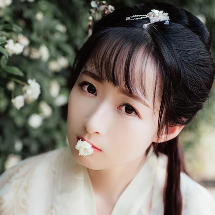 小清新白衣女子頭像，唯美古風(fēng)真人頭像