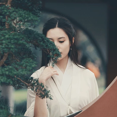 蒙眼帶團(tuán)扇女子頭像，唯美古風(fēng)真人頭像