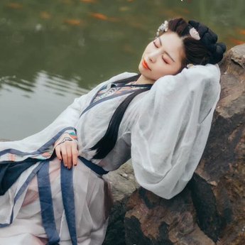 年華沉浮女子頭像，唯美古風(fēng)真人頭像