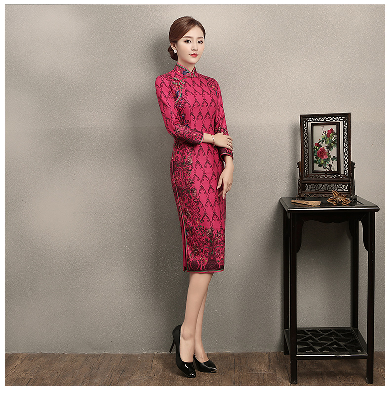 立領(lǐng)圓襟花扣旗袍，印花修身旗袍裙