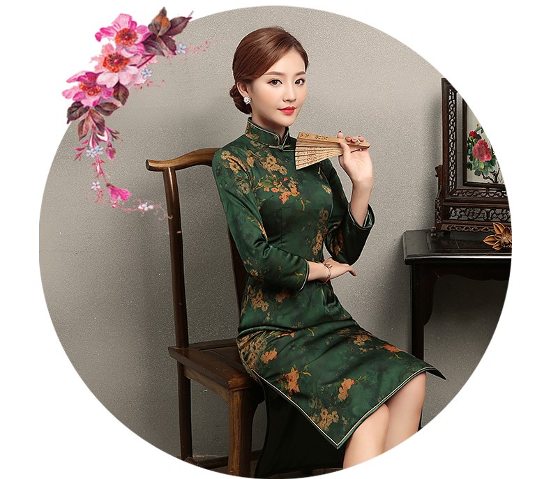 立領(lǐng)斜襟一字扣旗袍，印花修身旗袍裙