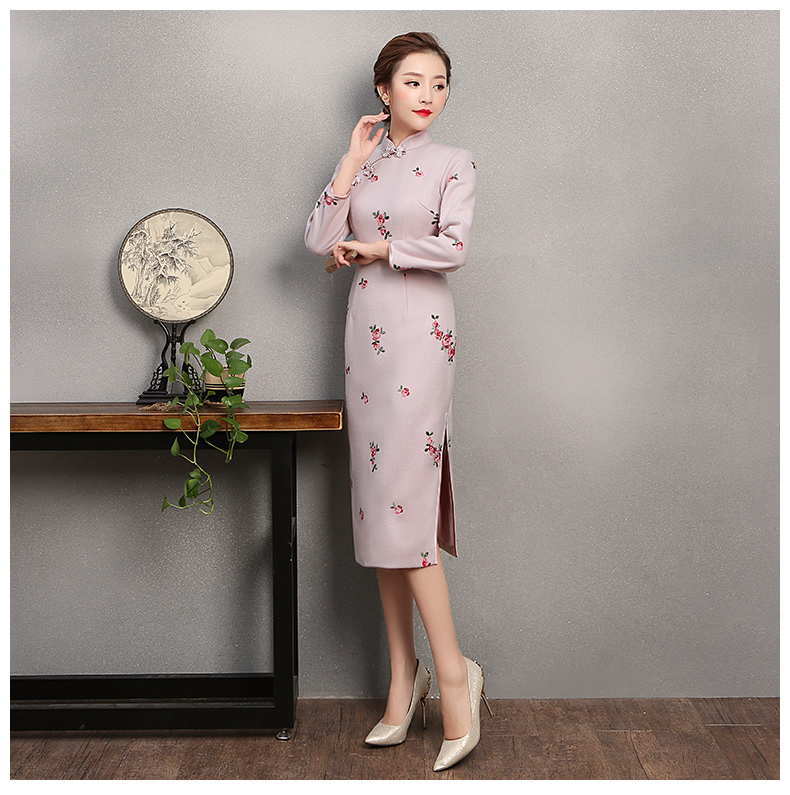 淡粉繡小花旗袍，粉嫩清純旗袍裙