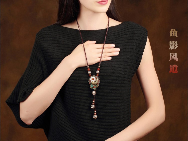 復(fù)古風(fēng)琉璃吊墜毛衣鏈,魚影風(fēng)銷項(xiàng)鏈