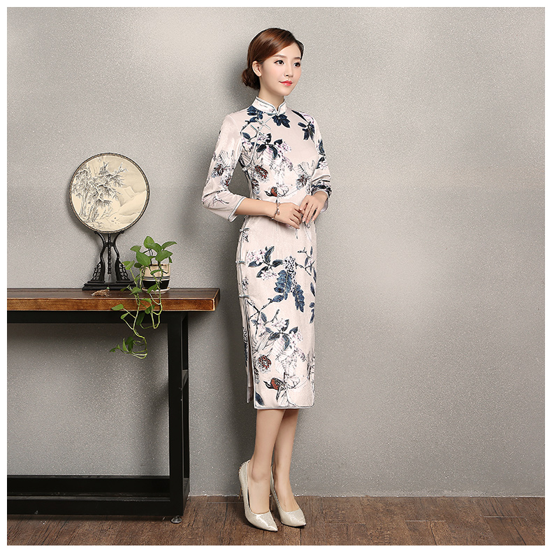 淺色草木印花旗袍，素雅中袖旗袍裙