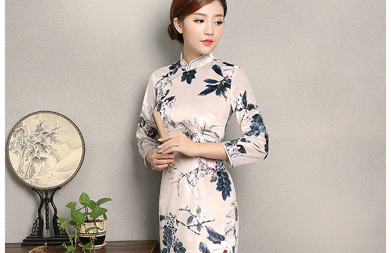 淺色草木印花旗袍，素雅中袖旗袍裙