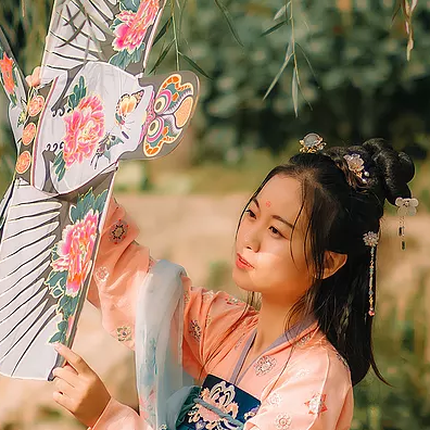 柳葉下放風(fēng)箏女生頭像，唯美古風(fēng)真人頭像