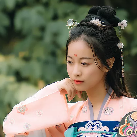 柳葉下放風(fēng)箏女生頭像，唯美古風(fēng)真人頭像