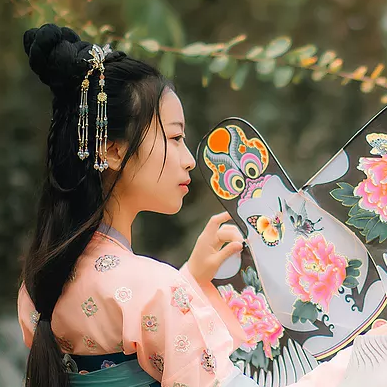 柳葉下放風(fēng)箏女生頭像，唯美古風(fēng)真人頭像