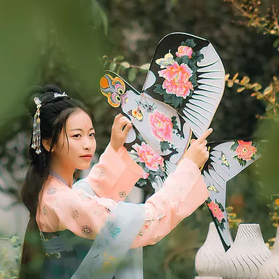 柳葉下放風(fēng)箏女生頭像，唯美古風(fēng)真人頭像