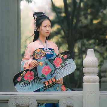 柳葉下放風(fēng)箏女生頭像，唯美古風(fēng)真人頭像