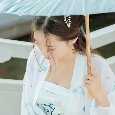 清新帶傘團扇女生頭像，唯美古風(fēng)真人頭像