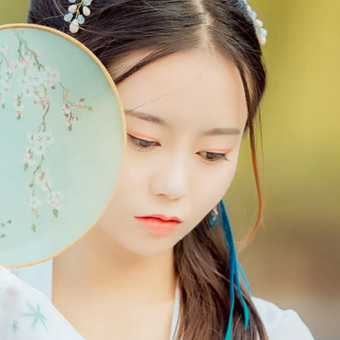 清新帶傘團扇女生頭像，唯美古風(fēng)真人頭像