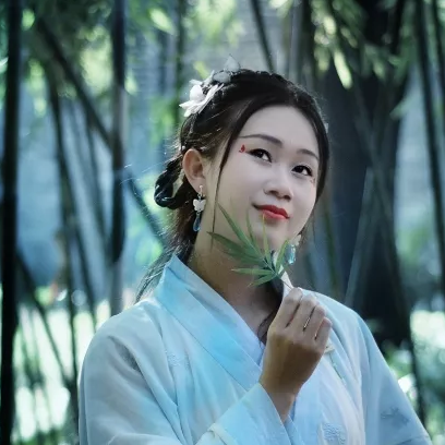 竹林帶團扇女生頭像，唯美古風真人頭像