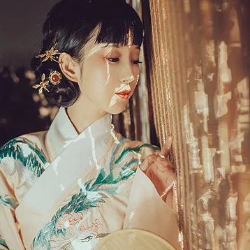 俏皮可愛帶團(tuán)扇女生頭像，唯美古風(fēng)真人頭像