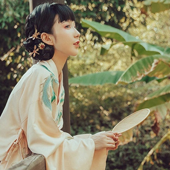 俏皮可愛帶團(tuán)扇女生頭像，唯美古風(fēng)真人頭像