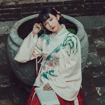 俏皮可愛帶團(tuán)扇女生頭像，唯美古風(fēng)真人頭像