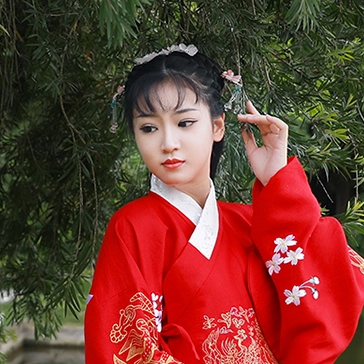 鮮艷紅衣女生頭像，唯美古風(fēng)真人頭像