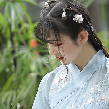 漢服帶傘女生頭像，唯美古風(fēng)真人頭像