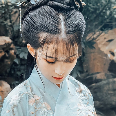 漢服帶傘女生頭像，唯美古風(fēng)真人頭像