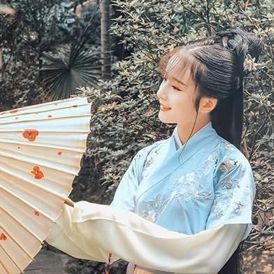 漢服帶傘女生頭像，唯美古風(fēng)真人頭像
