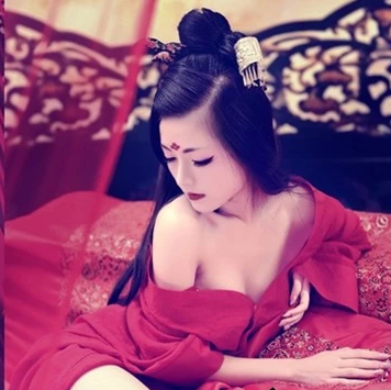 性感妖嬈紅衣女生頭像，唯美古風(fēng)真人頭像