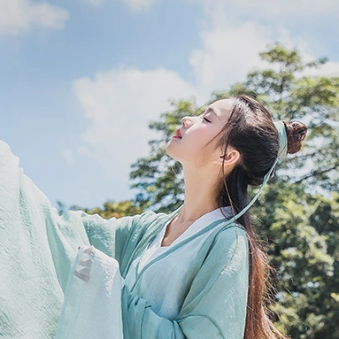 素衣女生喝酒頭像，唯美古風(fēng)真人頭像