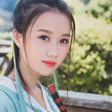 素衣女生喝酒頭像，唯美古風(fēng)真人頭像