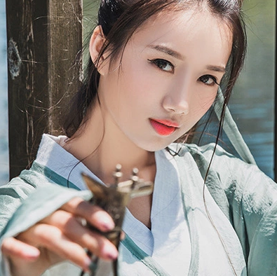 素衣女生喝酒頭像，唯美古風(fēng)真人頭像