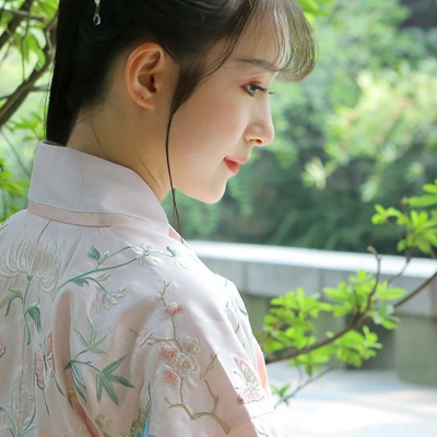 漢服帶團(tuán)扇女生頭像，唯美古風(fēng)真人頭像