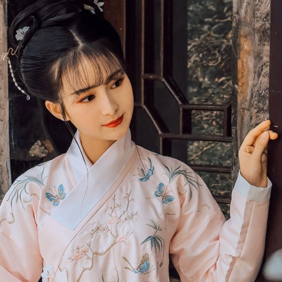 漢服帶團(tuán)扇女生頭像，唯美古風(fēng)真人頭像