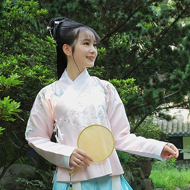 漢服帶團(tuán)扇女生頭像，唯美古風(fēng)真人頭像