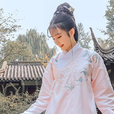 漢服帶團(tuán)扇女生頭像，唯美古風(fēng)真人頭像