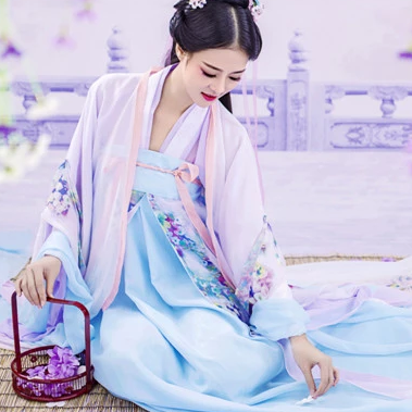 飄逸紫衣帶團(tuán)扇女生頭像，唯美古風(fēng)真人頭像