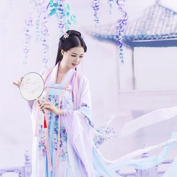 飄逸紫衣帶團(tuán)扇女生頭像，唯美古風(fēng)真人頭像